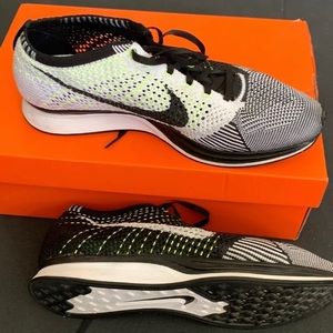Nike flyknit volt running shoes